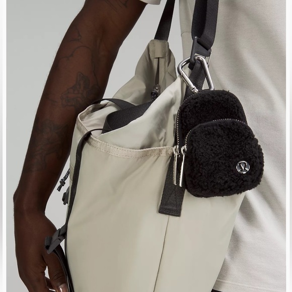 NWT Lululemon Nano Fleece Clip On Backpack! - Picture 10 of 10